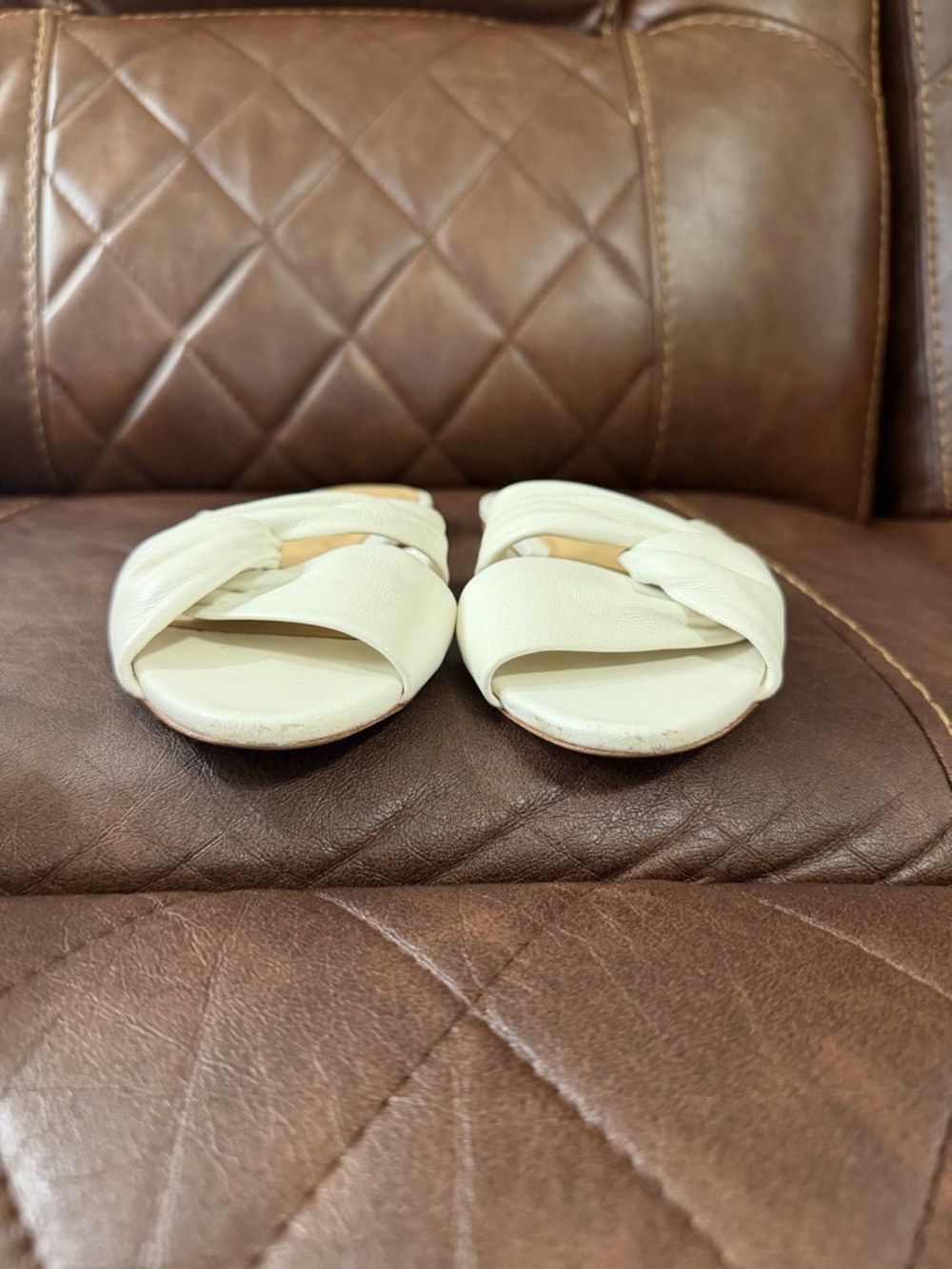 Veronica Beard White Leather Knotted Slide Sandals - Picture 2 of 11